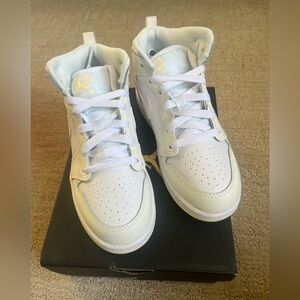 Nike Jordan 1 Mid in size 1 kids